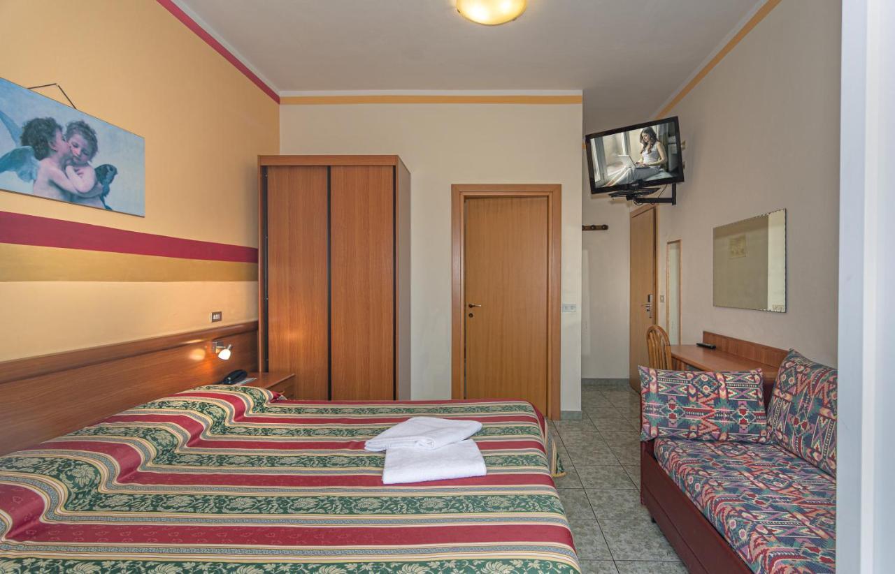 Hotel Dolly Viareggio Buitenkant foto