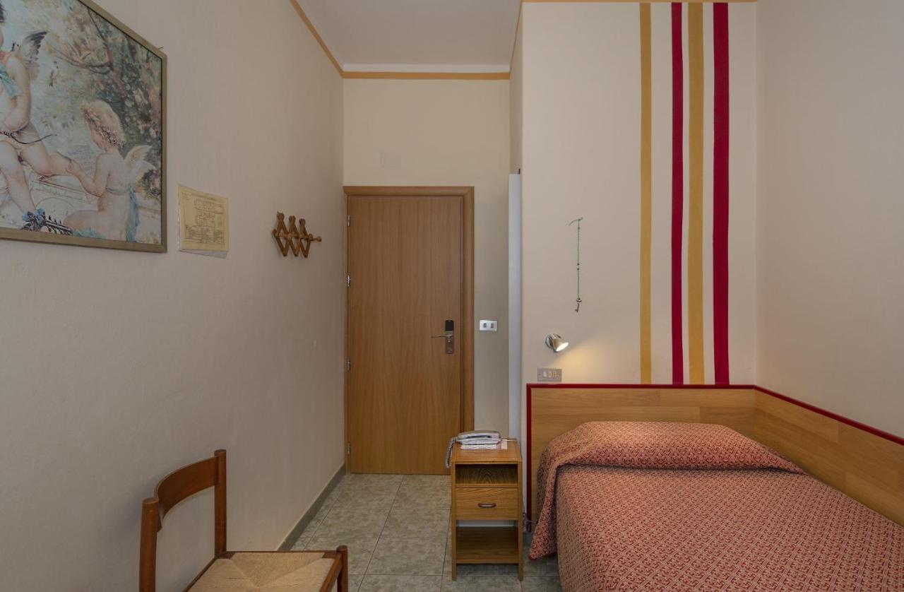 Hotel Dolly Viareggio Buitenkant foto