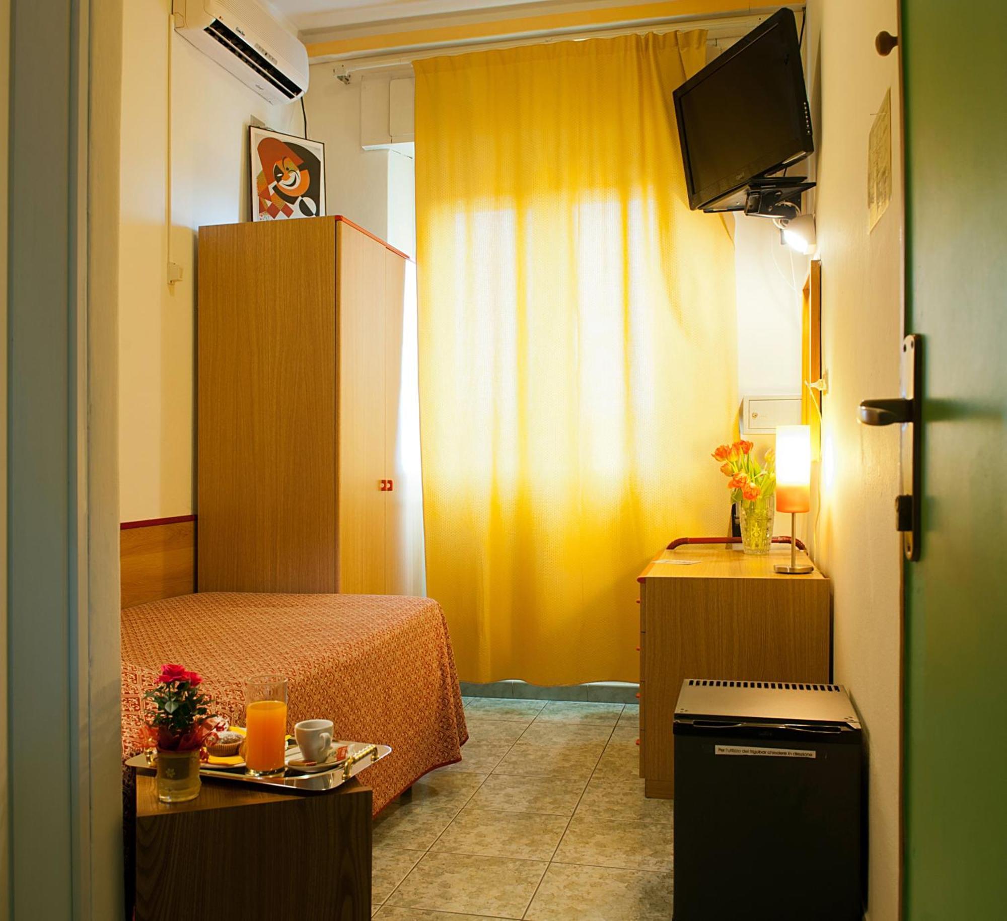 Hotel Dolly Viareggio Buitenkant foto