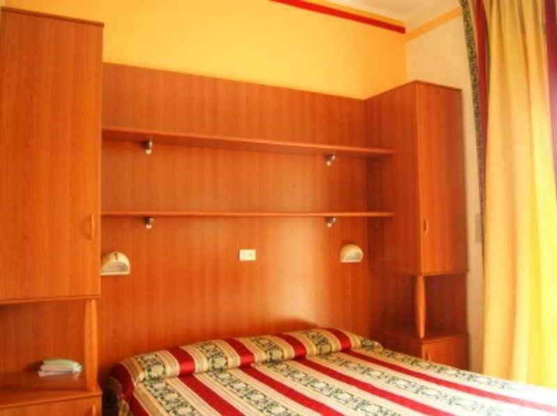 Hotel Dolly Viareggio Buitenkant foto
