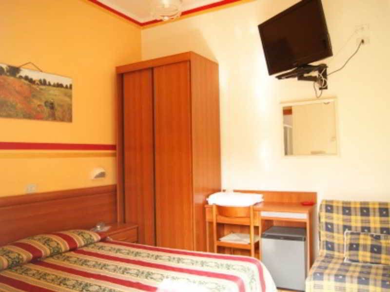 Hotel Dolly Viareggio Buitenkant foto