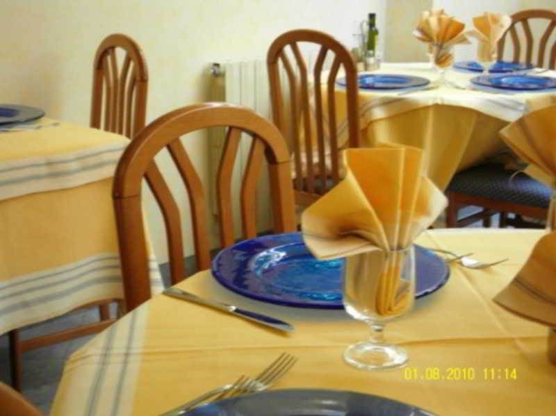 Hotel Dolly Viareggio Buitenkant foto