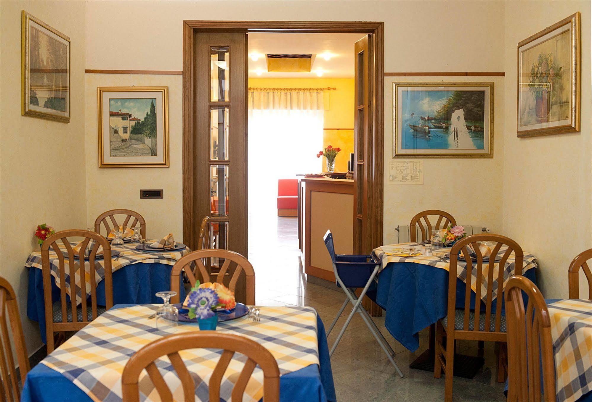 Hotel Dolly Viareggio Buitenkant foto