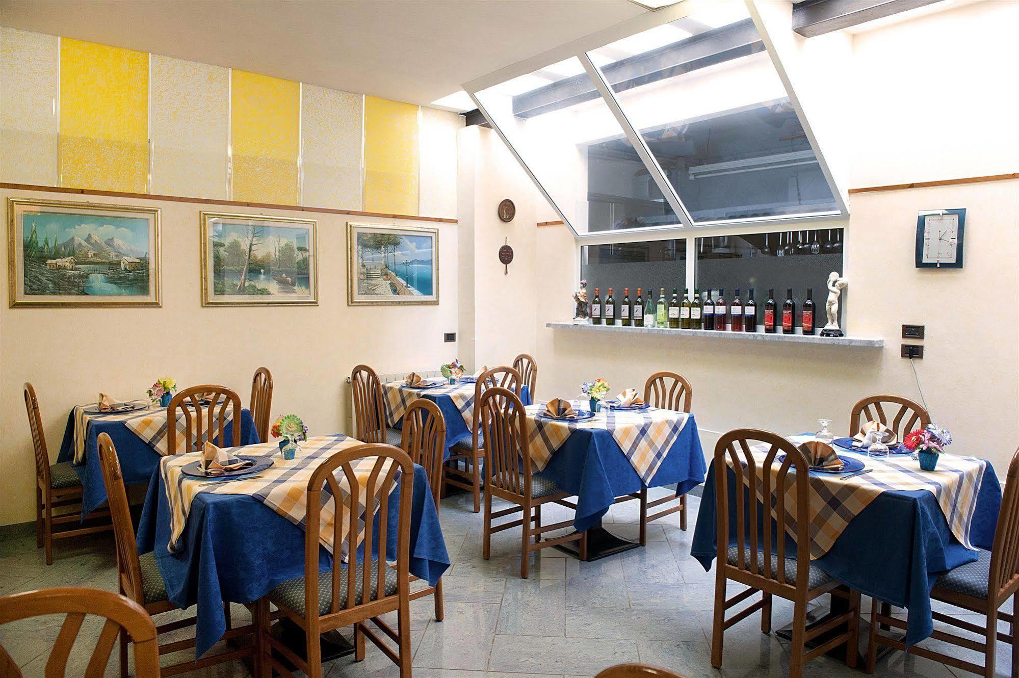 Hotel Dolly Viareggio Buitenkant foto