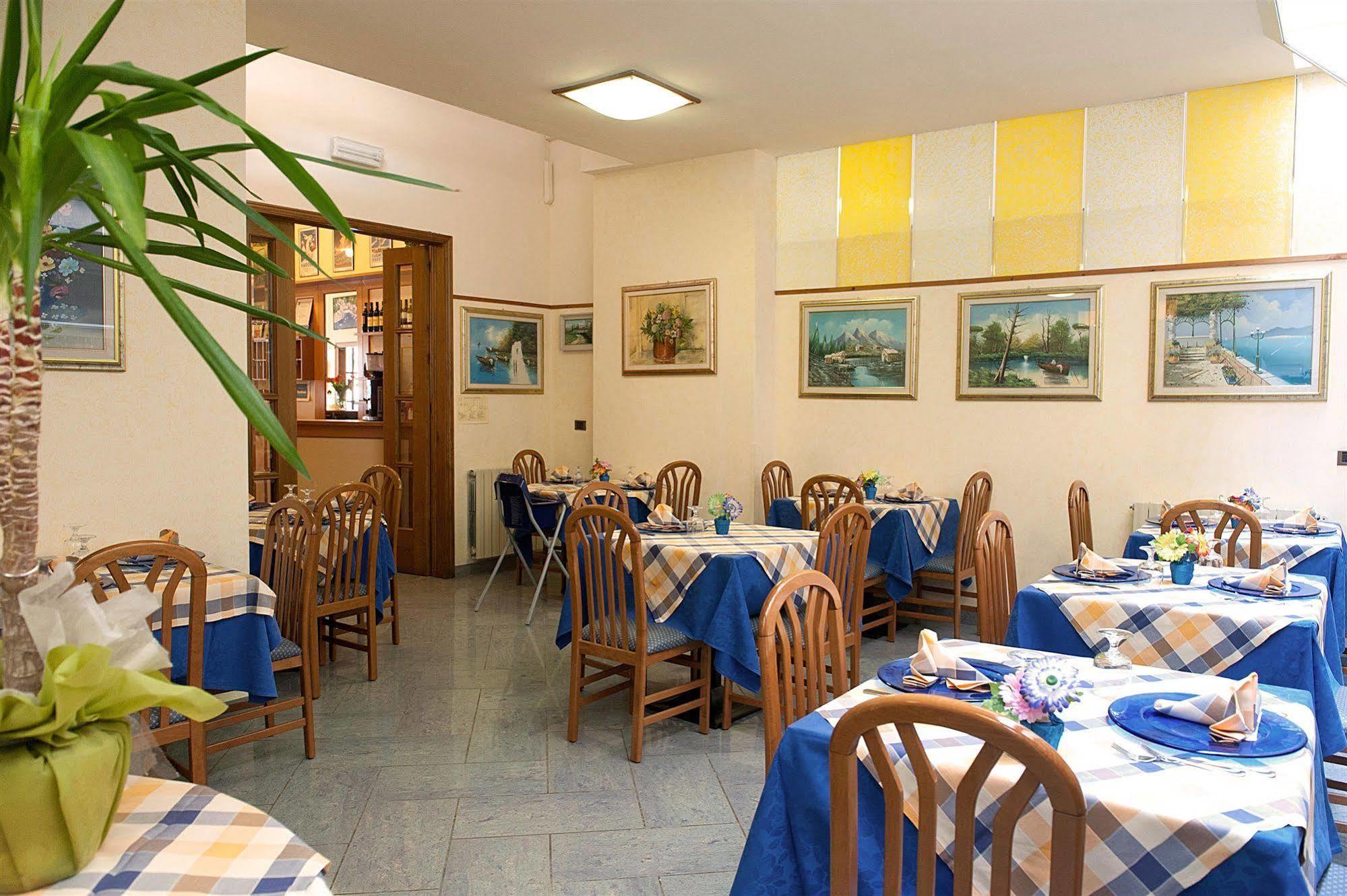 Hotel Dolly Viareggio Buitenkant foto