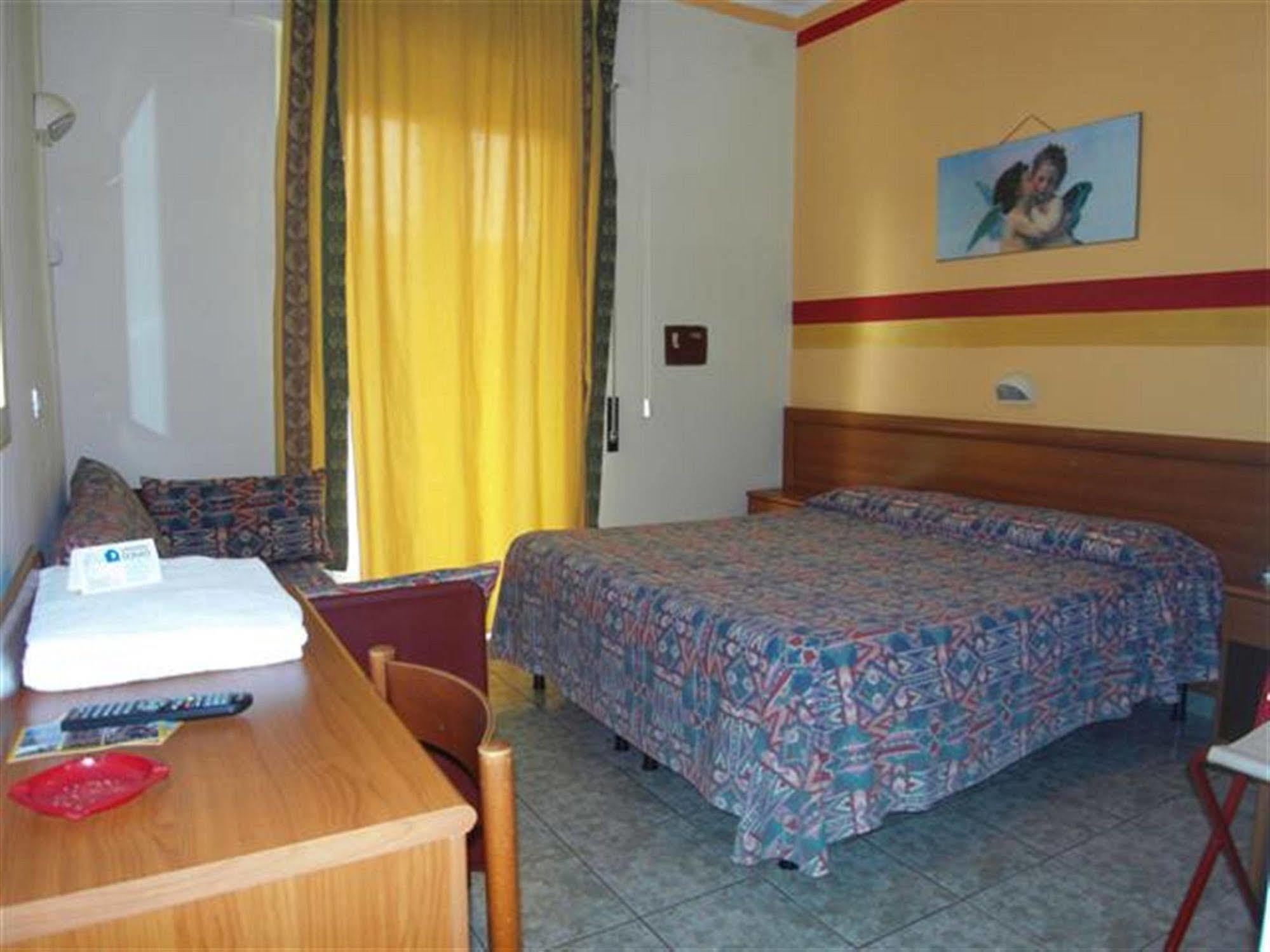 Hotel Dolly Viareggio Buitenkant foto
