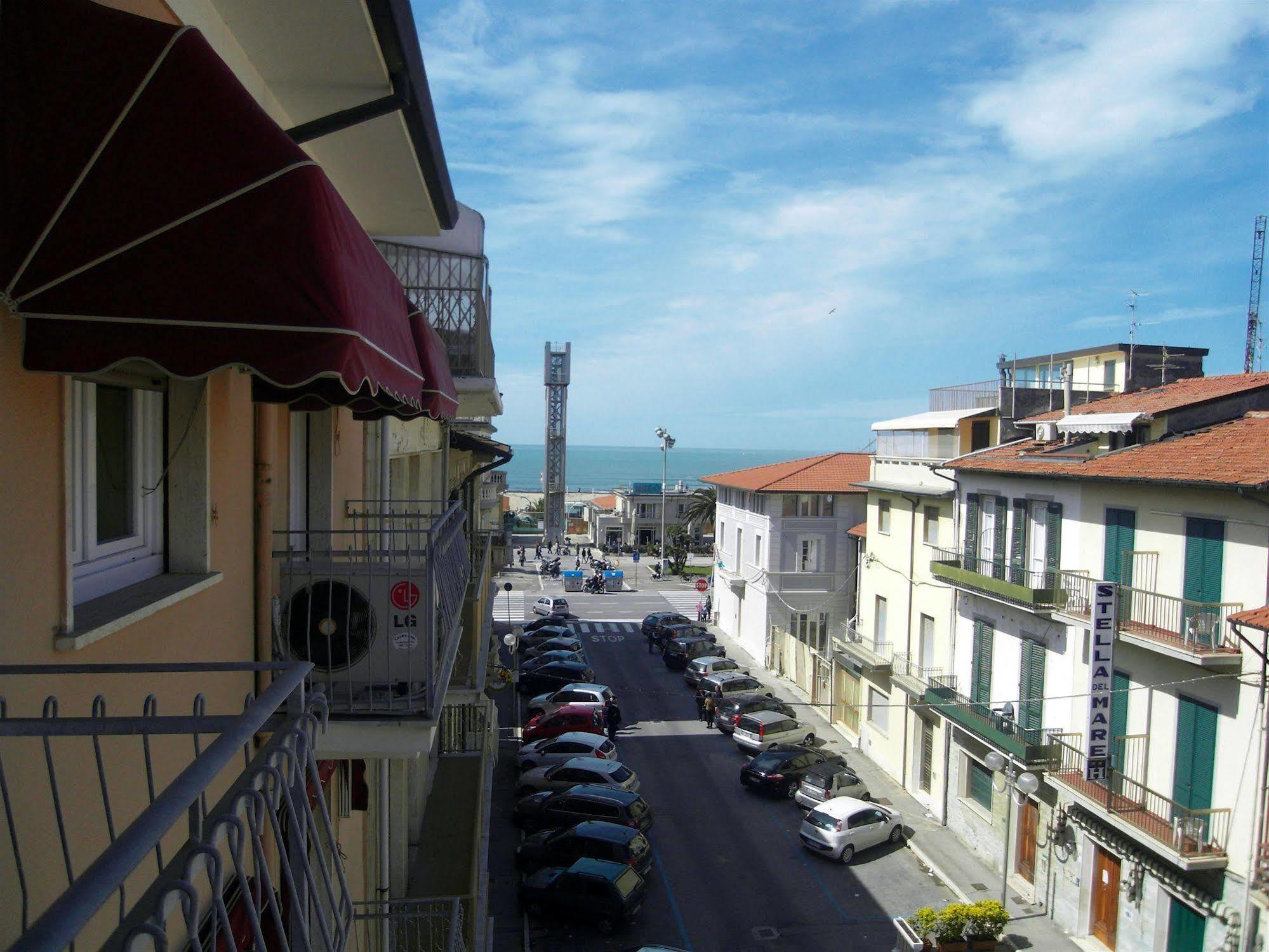 Hotel Dolly Viareggio Buitenkant foto