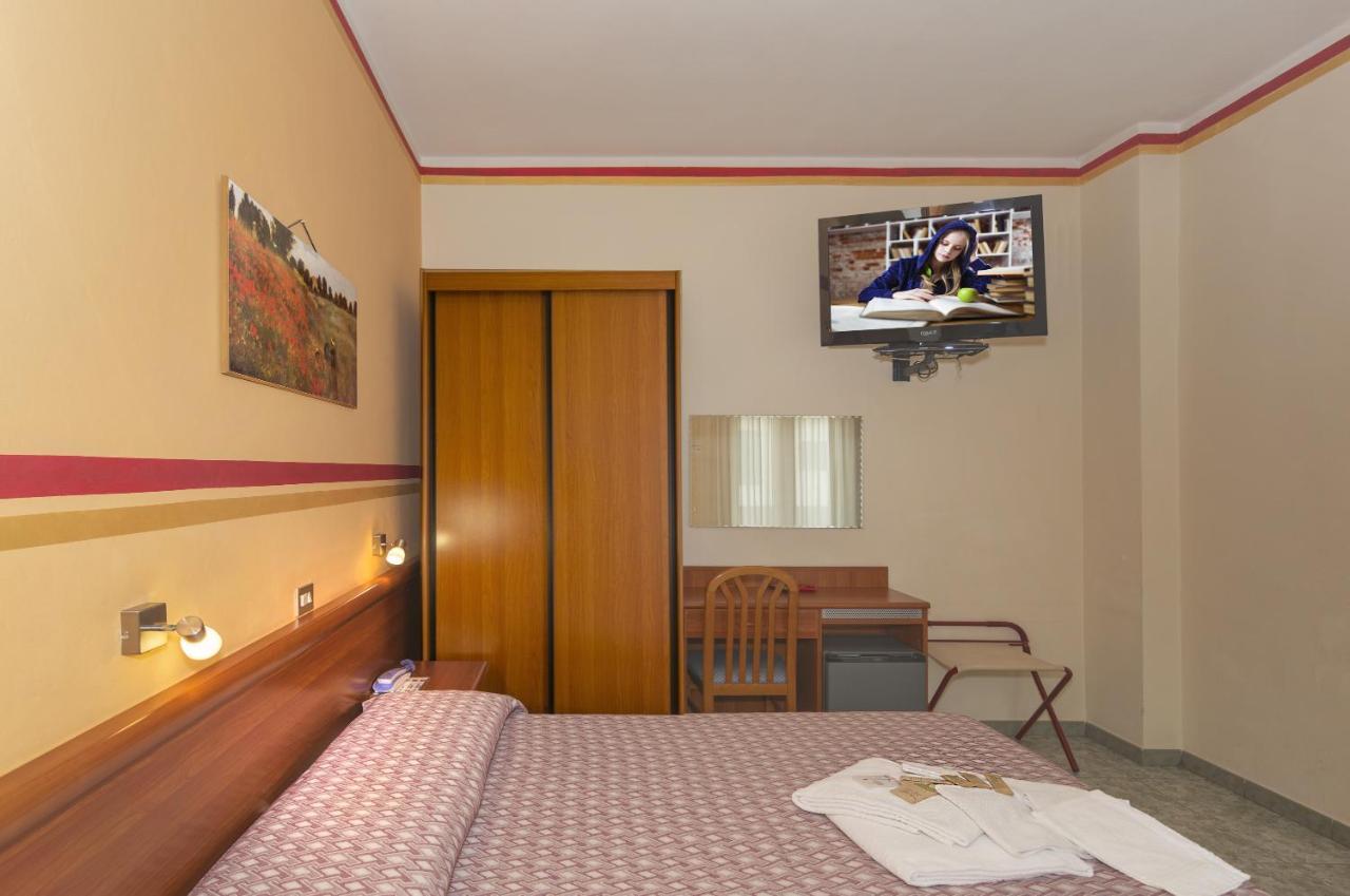 Hotel Dolly Viareggio Buitenkant foto