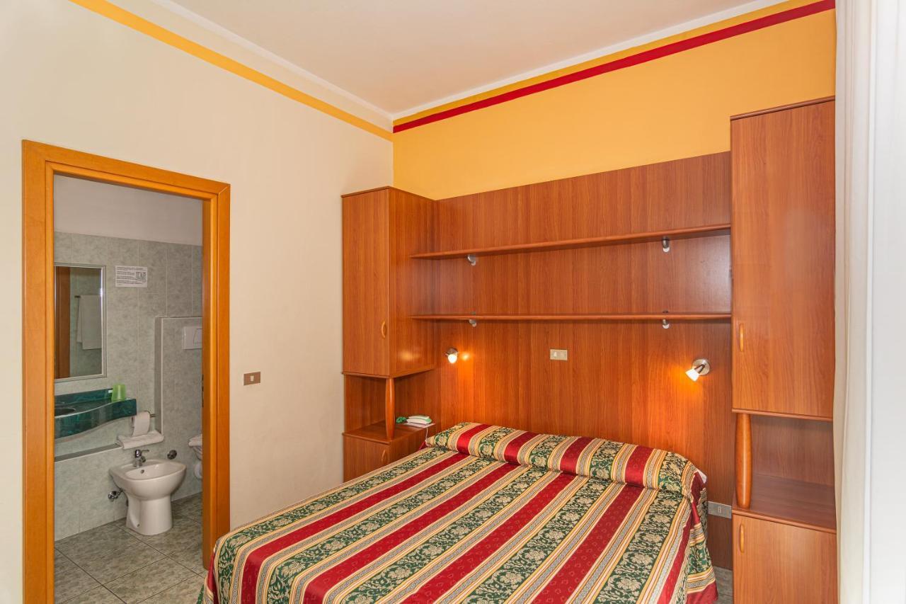 Hotel Dolly Viareggio Buitenkant foto